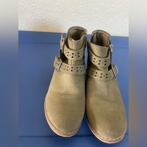 Green low cute boots